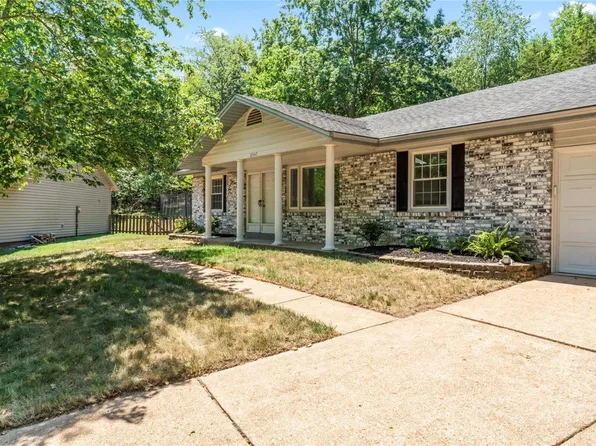 2547 Elm Forest Ct, Ballwin, MO 63011