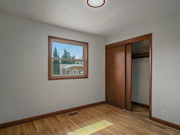 2955 Wedgewood Ct NE — Photo 2