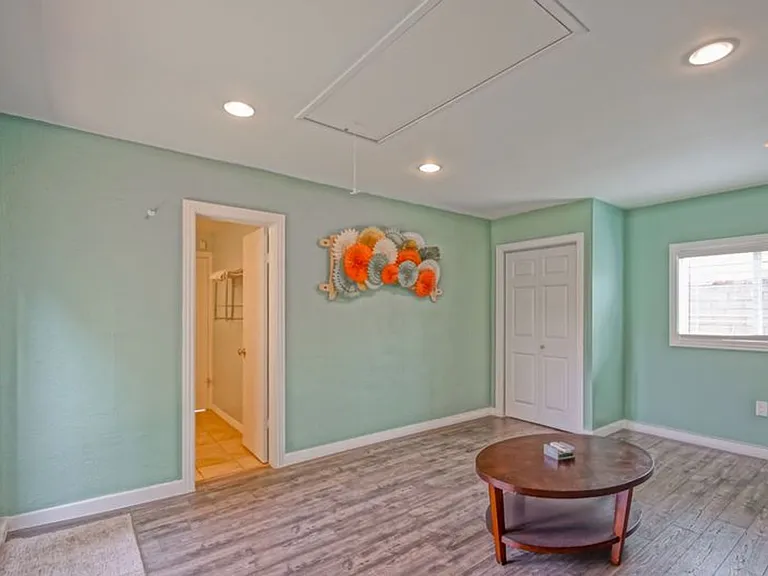 2404 Sebald Ave — Photo 47