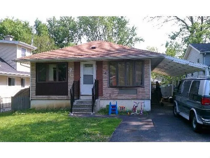 215 Wildwood Dr photo 1