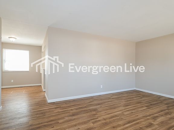 3rd image of 2048 Aristocrat Dr