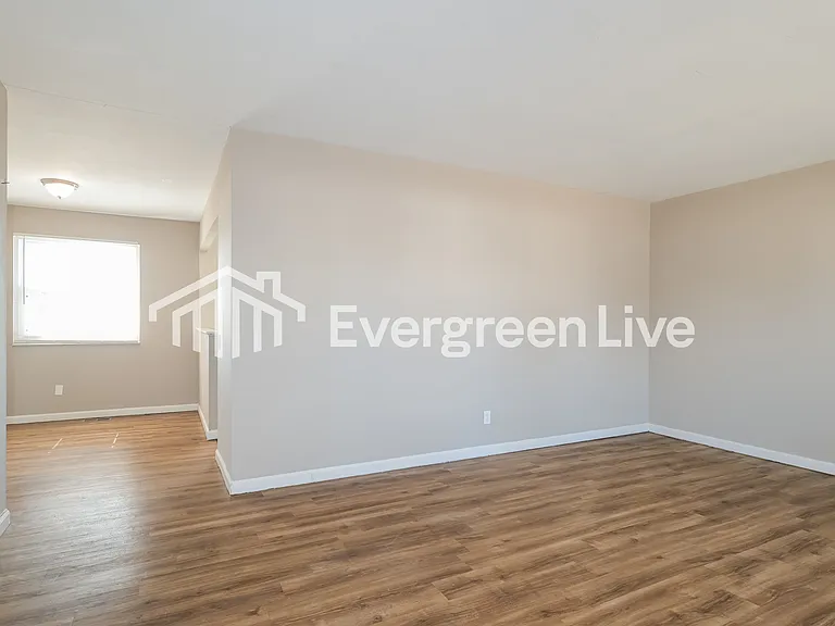 2048 Aristocrat Dr — Photo 3