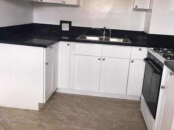 4th image of 15459 Vanowen St APT 5