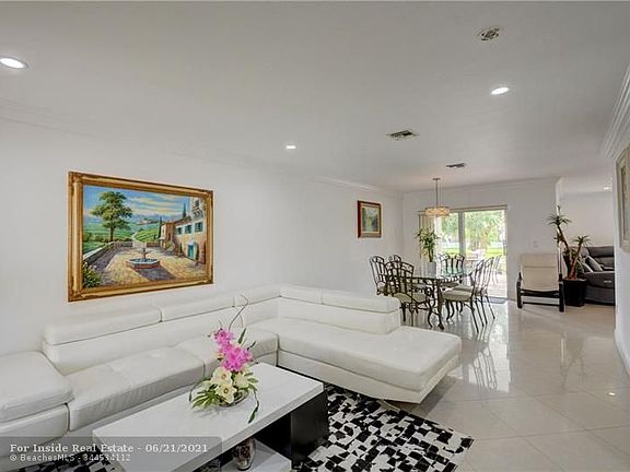 5th image of 4053 Eastridge Cir