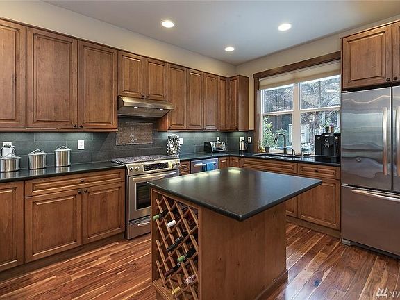 3rd image of 301 Bellevue Way SE