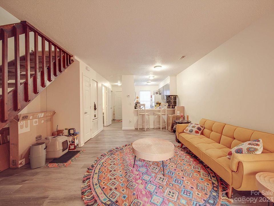 1st image of 4044 Briarhill Dr