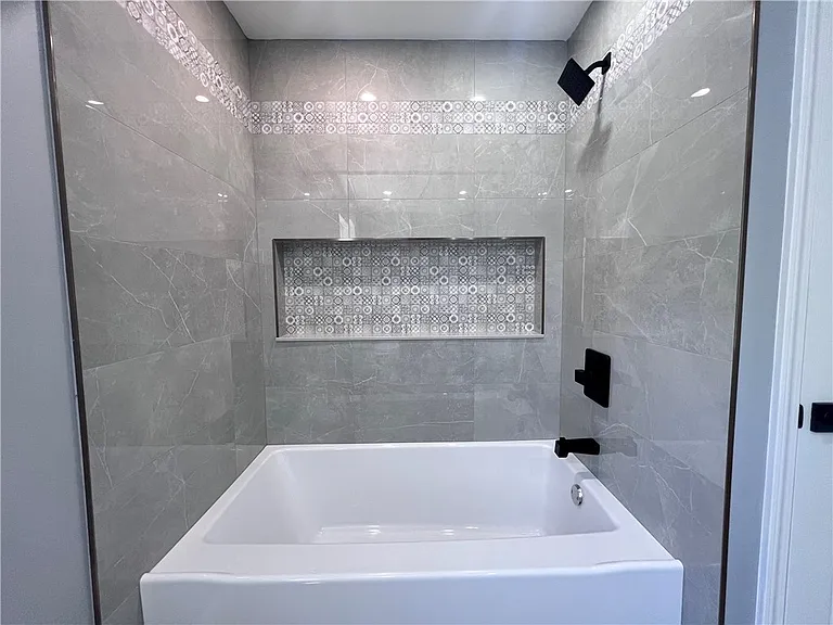 79 Evangeline St — Photo 10
