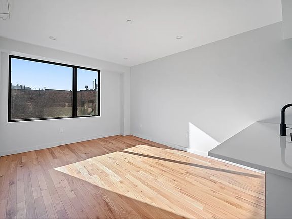 5th image of 1950 Amsterdam Ave #4A