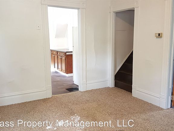 2nd image of 607 Prospect Ave NE
