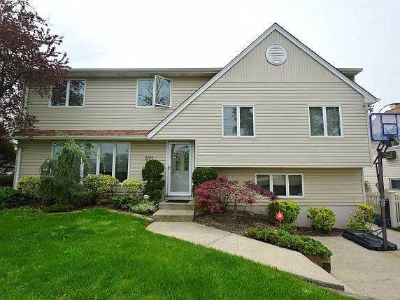 1st image of 271 Vermont Ave