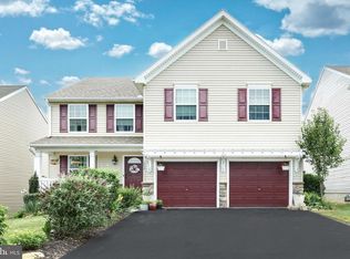 590 Rosewater Dr, Red Lion, PA 17356