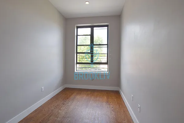 Rented by null | media 33