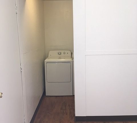 4th image of 507 W 1st St