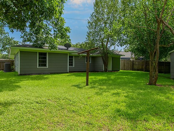 2nd image of 908 W Lobit St