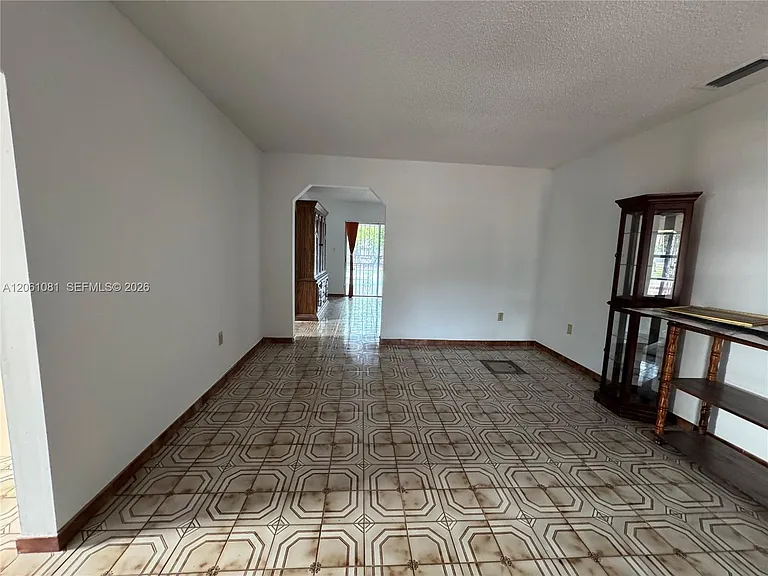 2524 SW 6th St — Photo 25