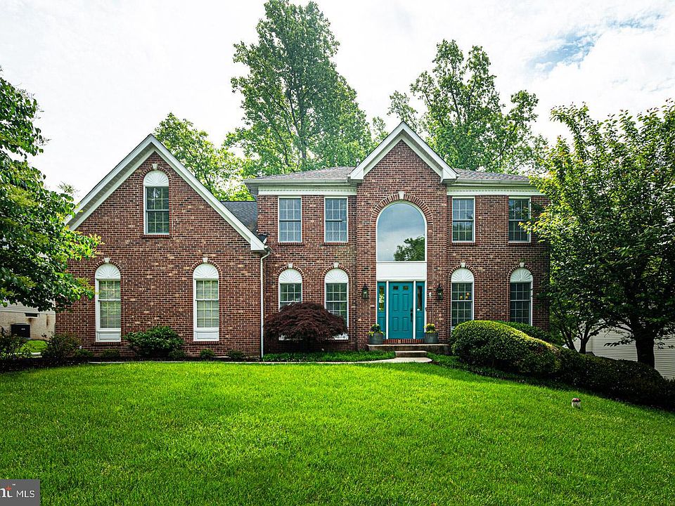 1st image of 821 Tremont Dr