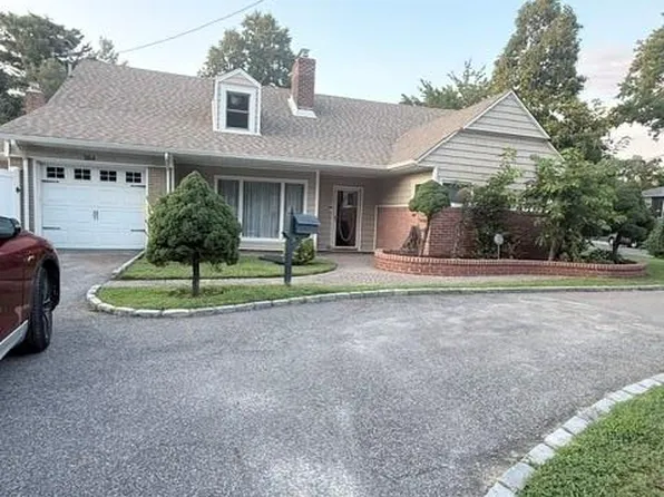 164 E Rockaway Road, Hewlett, NY 11557
