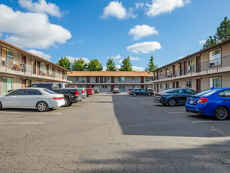 Island Park Apartments — Photo 18