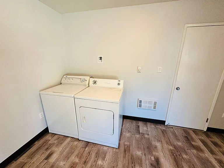 22213 NE 37th Ave — Photo 11