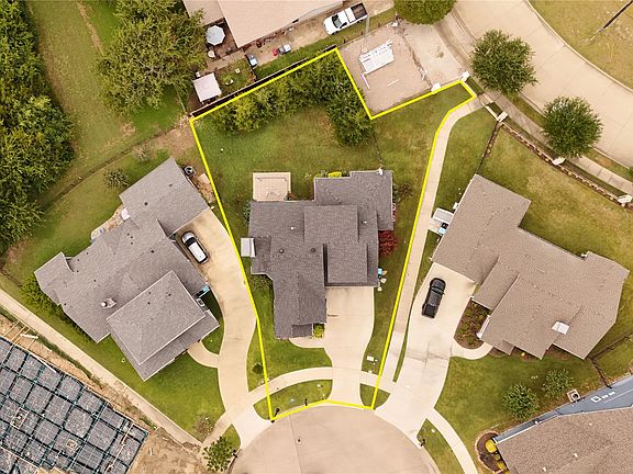 4th image of 1023 Saint Thomas Ct
