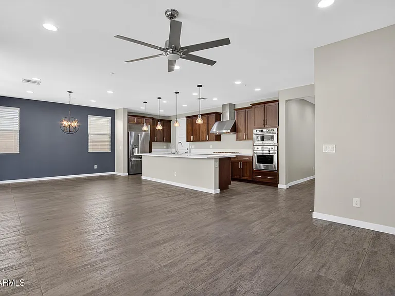 2350 W Gloria Ln — Photo 13