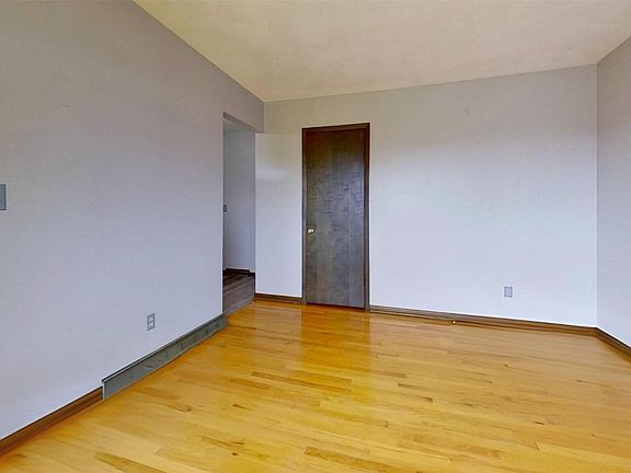 5th image of 949 N Rogers Ave