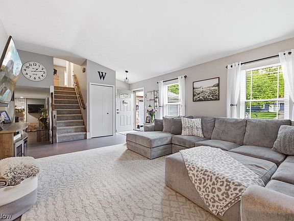 4th image of 488 Woodlake Dr