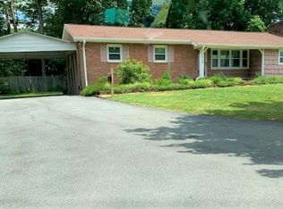 1215 E Jackson Blvd, Jonesborough, TN 37659