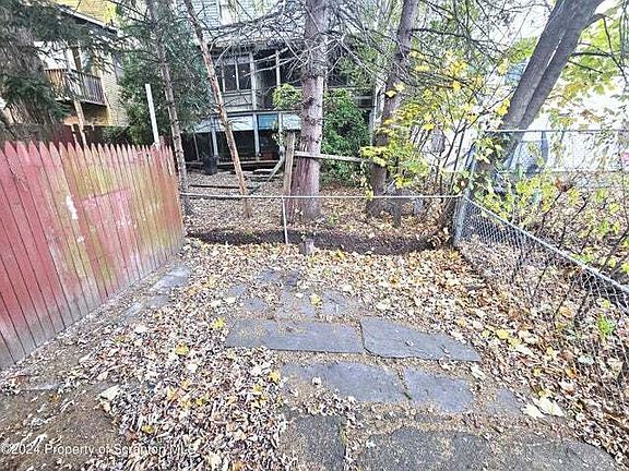 4th image of 414-416 S Edwards Ct #414