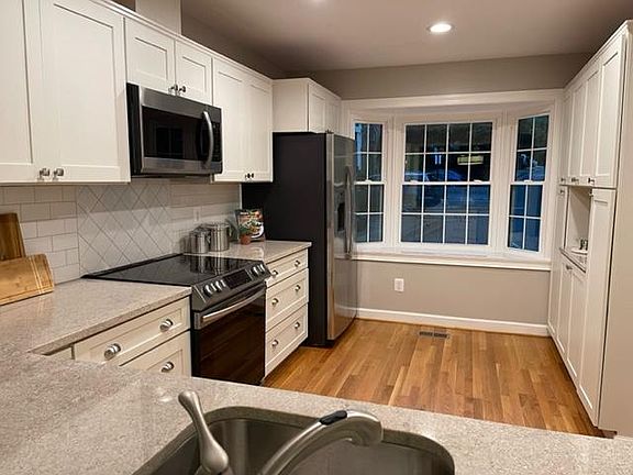4th image of 25 Gretna Green Ct