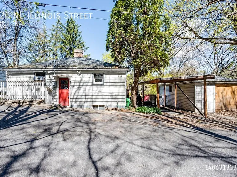 720 NE Illinois St — Photo 1