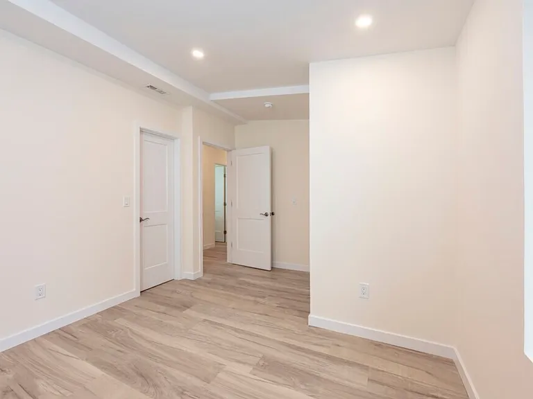 141 Bridge Street Apartments — Photo 9