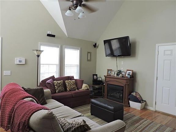2nd image of 401 Eldred St NE