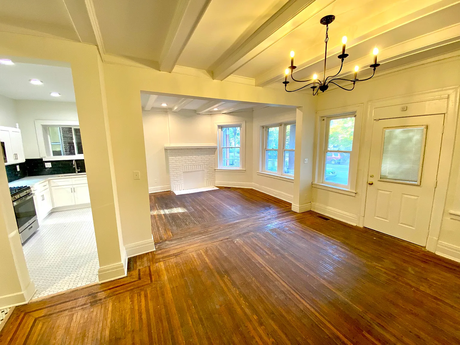 2 bed, 1035 sqft, $1,565 — Photo 3
