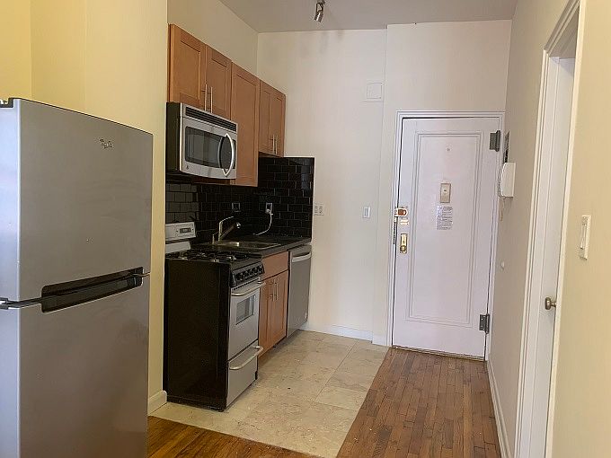 2nd image of 306 W 18th St APT 3d