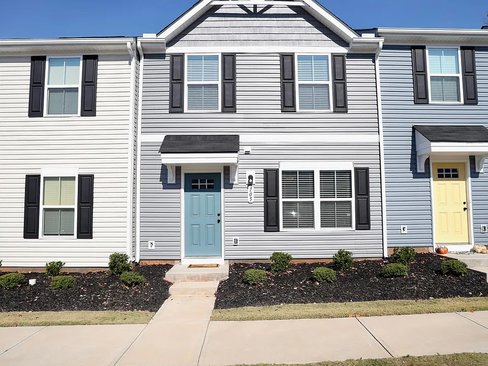105 Forthside Way