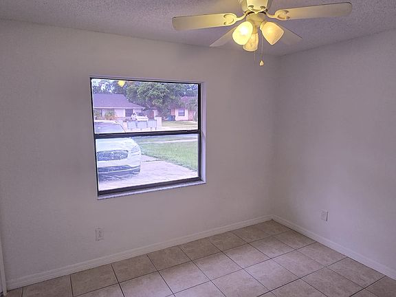 4th image of 1375 Hendren Dr #1