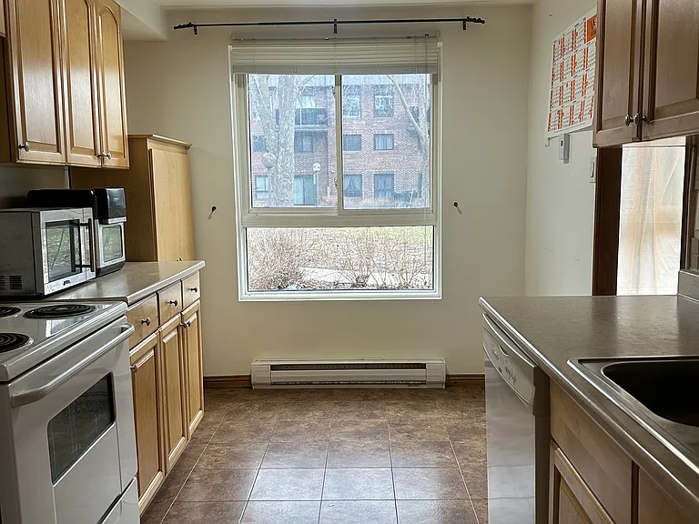 43 Taunton Rd E #39 — Photo 3