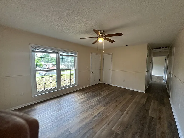 21 Crown Point Rd — Photo 3