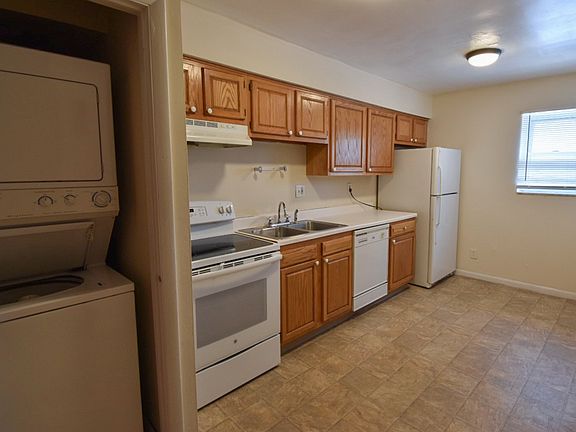 2nd image of 1503 Summit St APT E