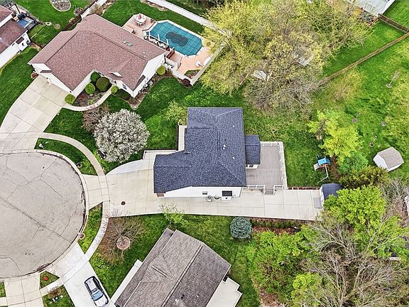 3rd image of 6809 Wintergreen Pl