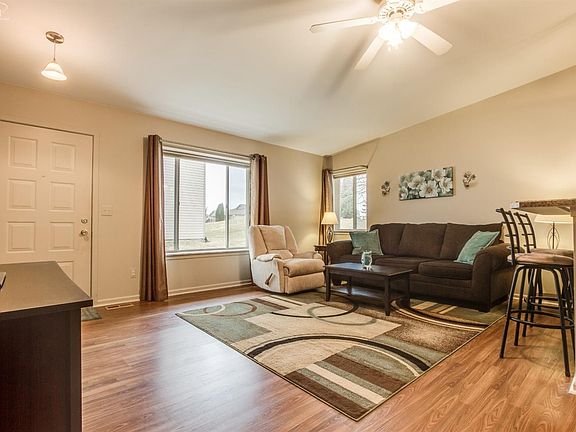 2nd image of 9540 Woodside Cir