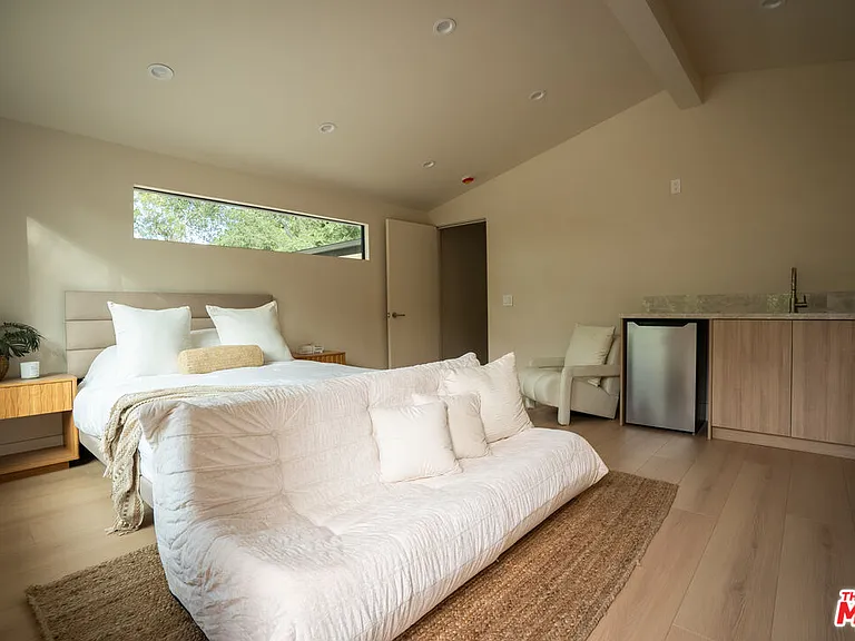 20466 Miranda St — Photo 36