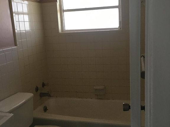 5th image of 704 Meredith St
