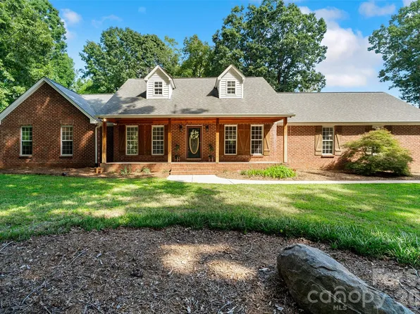 996 Beamguard Rd, Clover, SC 29710