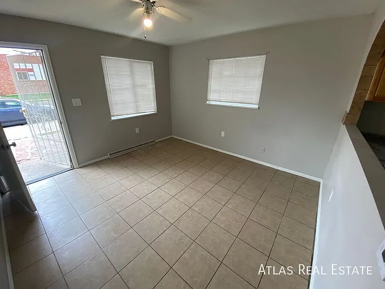 881 E Egbert St — Photo 7
