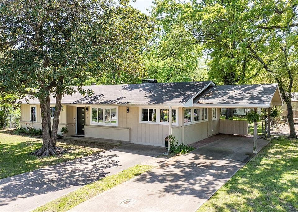 1st image of 265 Harbor Dr