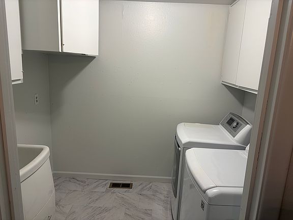 5th image of 412 Camino De La Sierra NE