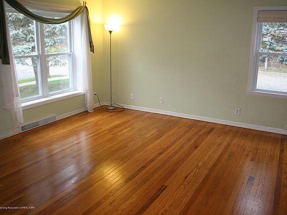 3rd image of 542 Wayland Ave