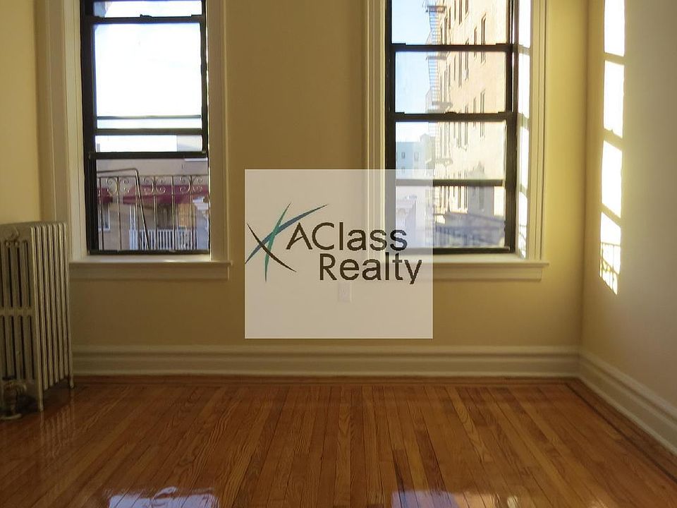 2nd image of 3507 32nd St APT B3